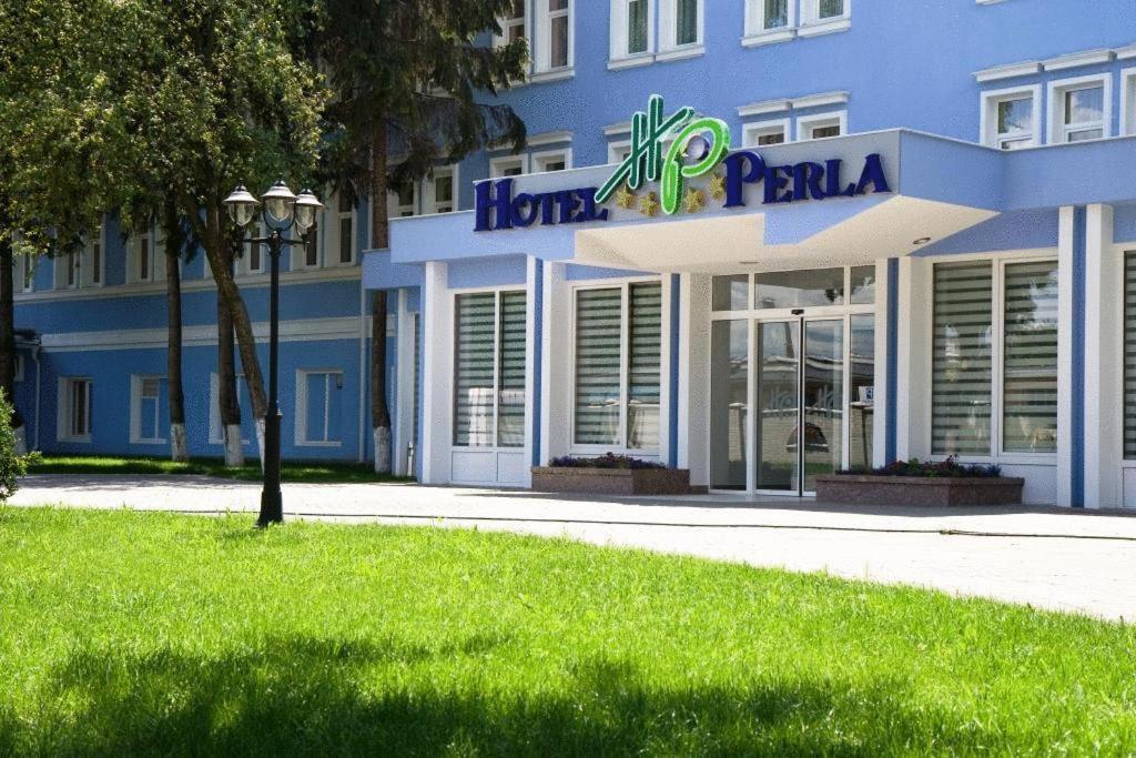 Hotel Perla Târgu-Mureş エクステリア 写真